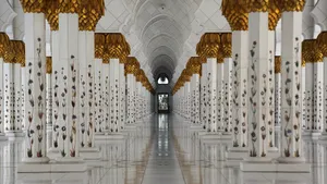 4k Architecture Mosque Floral Columns Wallpaper