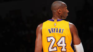 4k Basketball Kobe In Yellow Jersey Wallpaper