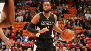 4k Basketball Wade In Black Jersey Wallpaper