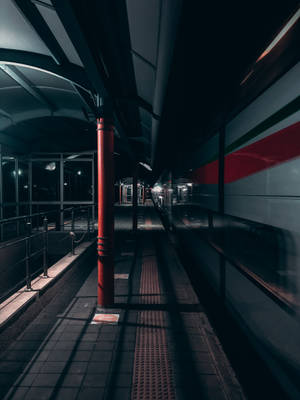 4k Black Toned Subway Photo Wallpaper