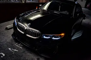 4k Bmw In Black Wallpaper