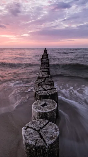 4k Iphone Wooden Fence In Beach Wallpaper