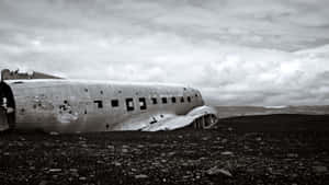 4k Planes Crash Black White Wallpaper