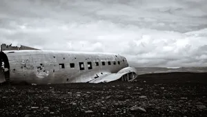 4k Planes Crash Black White Wallpaper