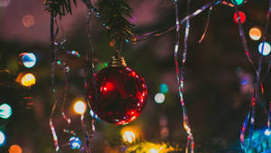 4k Ultra Hd Christmas Ball Aesthetic Wallpaper