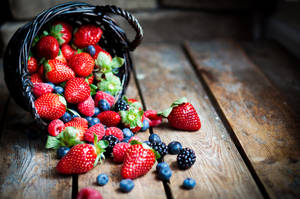 A Basket Of Mixed Raspberries Wallpaper