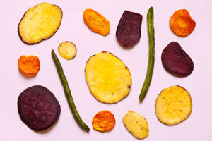 A Colorful Platter Of Delicious Vegetable Chips Wallpaper