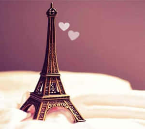 A Heartfelt View Of The Eiffel Tower Wallpaper