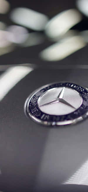 A Luxurious Combination - The Mercedes Benz And The Iphone Wallpaper