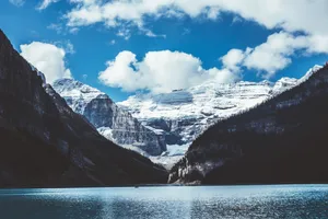 A View Of Peaceful Mountain Lake Wallpaper