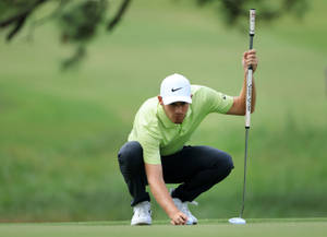 Aaron Wise Measuring His Next Shot Wallpaper