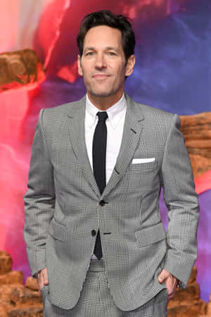 Actor Paul Rudd Poses In A Street Setting Wallpaper