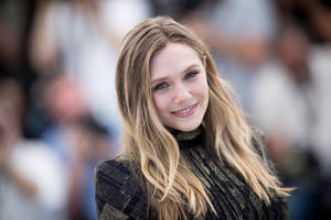 Actress Elizabeth Olsen Smiling Wallpaper