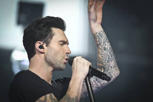 Adam Levine Lead Vocalist Wallpaper