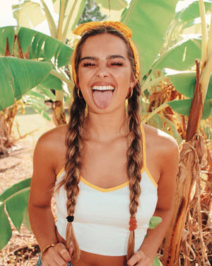 Addison Rae Summer Vibe Wallpaper