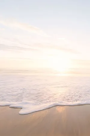 Aesthetic Beach Calming Wallpaper