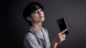 Aesthetic Bts V Phone Modelling Wallpaper