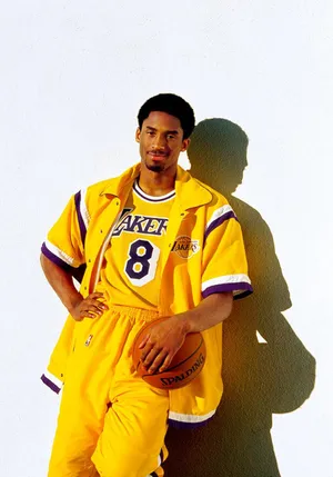 Aesthetic Kobe Bryant Wearing Lakers Jersey Wallpaper