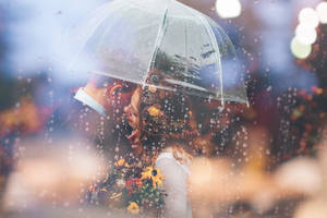 Aesthetic Rain Couple Wedding Wallpaper