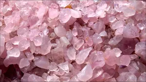 Aesthetic Salt-like Pink Crystal Wallpaper