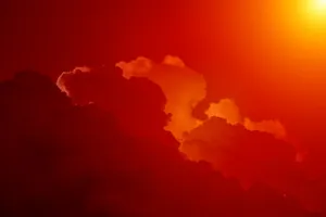 Aesthetic Sky Of Red With Clouds Wallpaper