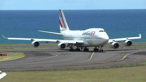 Air France Boeing 747-400 On Runway Wallpaper