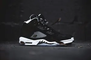Air Jordan 5 Retro 'black/white' Wallpaper