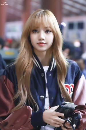 Airport Fashion Of Lisa Blackpink Hd Wallpaper