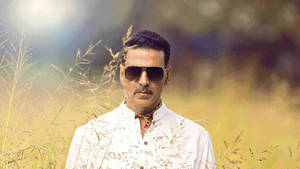 Akshay Kumar Behind Tall Grass Wallpaper