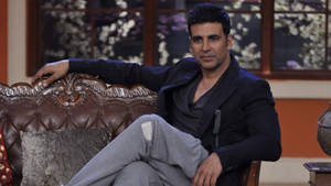 Akshay Kumar On Brown Sofa Wallpaper