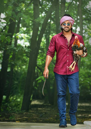 Ala Vaikunthapurramuloo's Bantu With A Chicken In A Quirky Scene Wallpaper