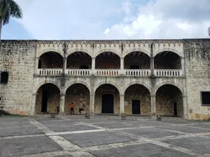 Alcazar De Colon Arches Wallpaper