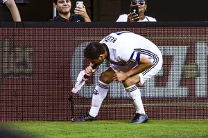 Alejandro Bedoya Field-microphone Wallpaper