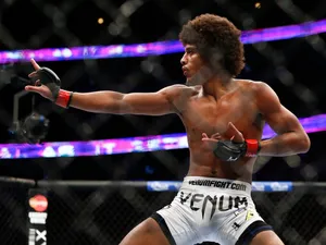 Alex Caceres Mma Fighting Stance Wallpaper