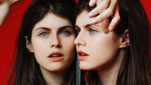 Alexandra Daddario Mirror Reflection Wallpaper