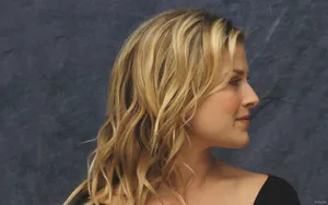 Ali Larter Posing In A Chic Dress Wallpaper