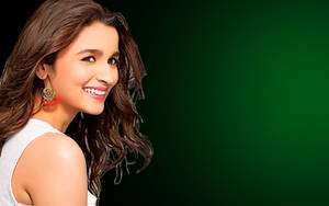 Alia Bhatt Hd With Green Backdrop Wallpaper