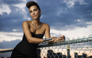 Alicia Keys Leaning On Fence Wallpaper