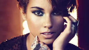 Alicia Keys With Short Hair Wallpaper