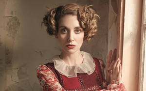 Alison Brie Vintage Dress Wallpaper