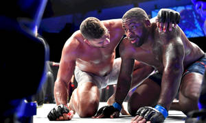 Alistair Overeem Walt Harris Kneeling Wallpaper