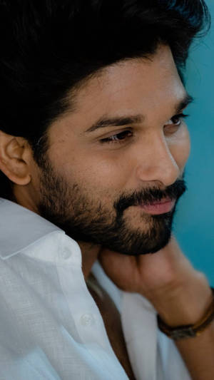 Allu Arjun Hd Close-up Smile Wallpaper