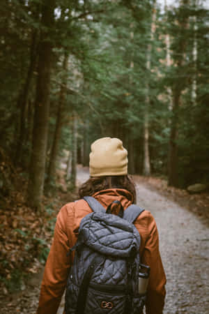 Alone Mujer Soltera In The Forest Wallpaper