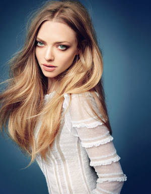 Amanda Seyfried Smoldering Eyes Wallpaper