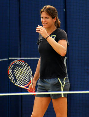 Amélie Mauresmo Resting During Training Wallpaper