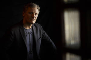 American Actor Viggo Mortensen At Cinema Bar In Culver City Wallpaper