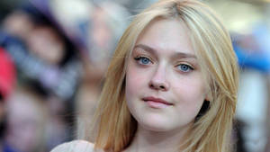 American Actress Dakota Fanning Captivating Smile Wallpaper