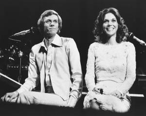 American Duo Carpenters In London 1976 Wallpaper