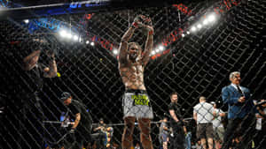 American Mma Ben Henderson In The Ring Wallpaper