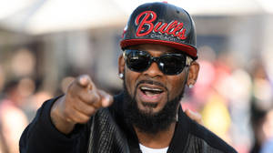 American Singer R Kelly Wearing Red Bulls Cap Wallpaper